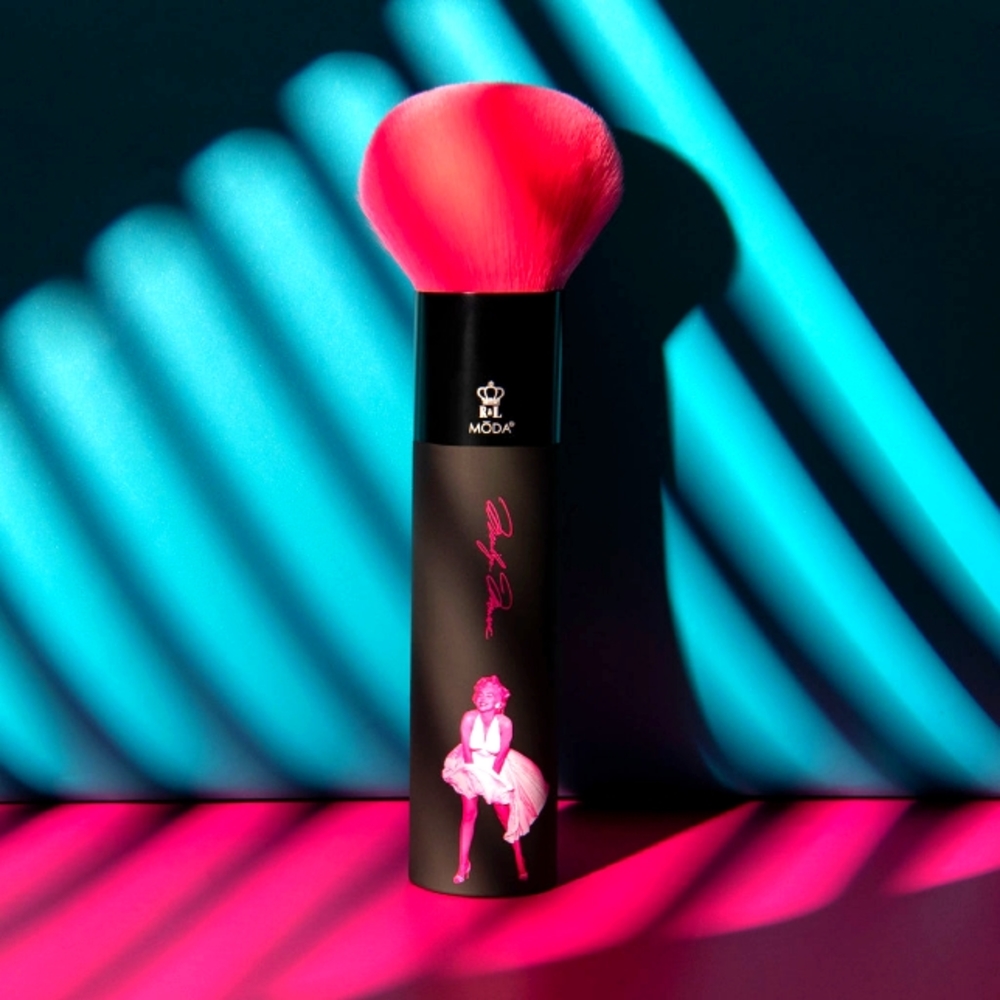🩷Moda X Marilyn Monroe Star Struck Round Powder Brush